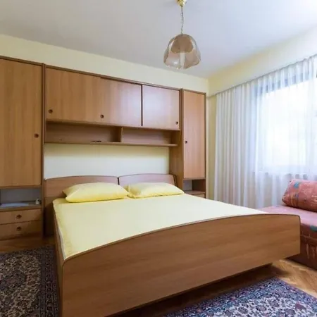Bridic Okrug Gornji شقة